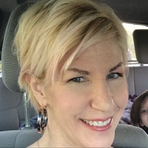 Meet your Posher, Dana